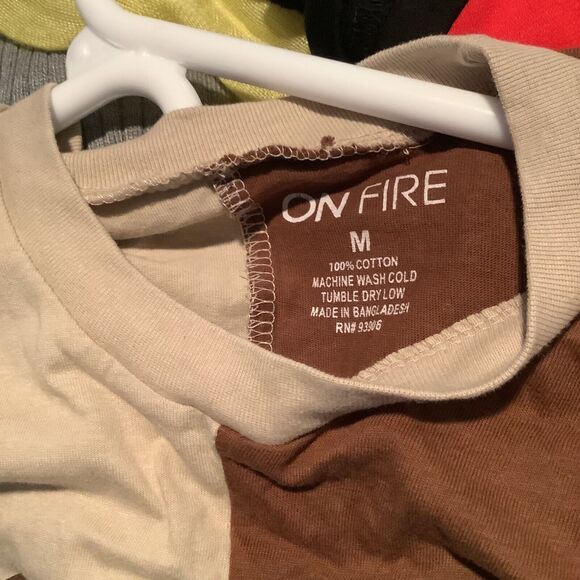 All I want is everything split top T-shirt size medium m on fire brand brown col - Picture 3 of 3